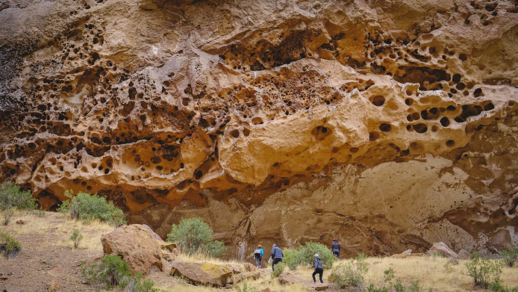 Strange rock formations and caves in the Vulture's Canyon in Piedra Parada 