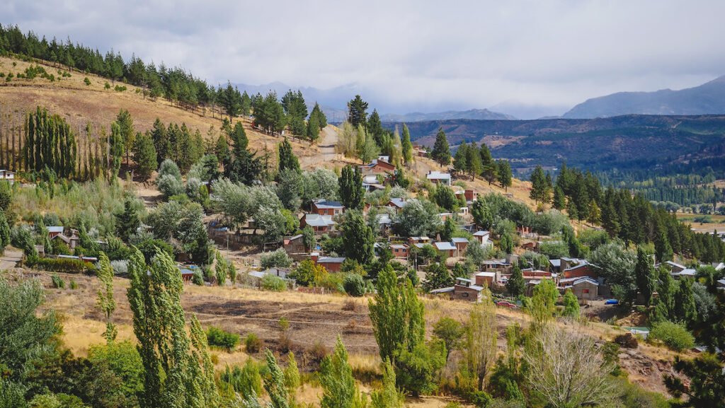 Panoramic mountain views from Cerro de la Cruz in Esquel, Chubut.