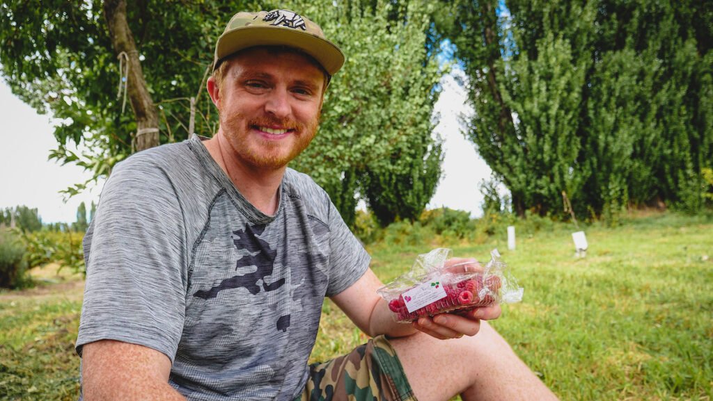 Enjoying fresh fruit at the Quintas Narlú farm in Gaiman.