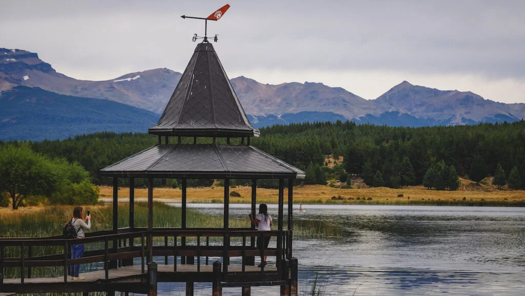 Laguna La Zeta with the pavilion and mountain views.