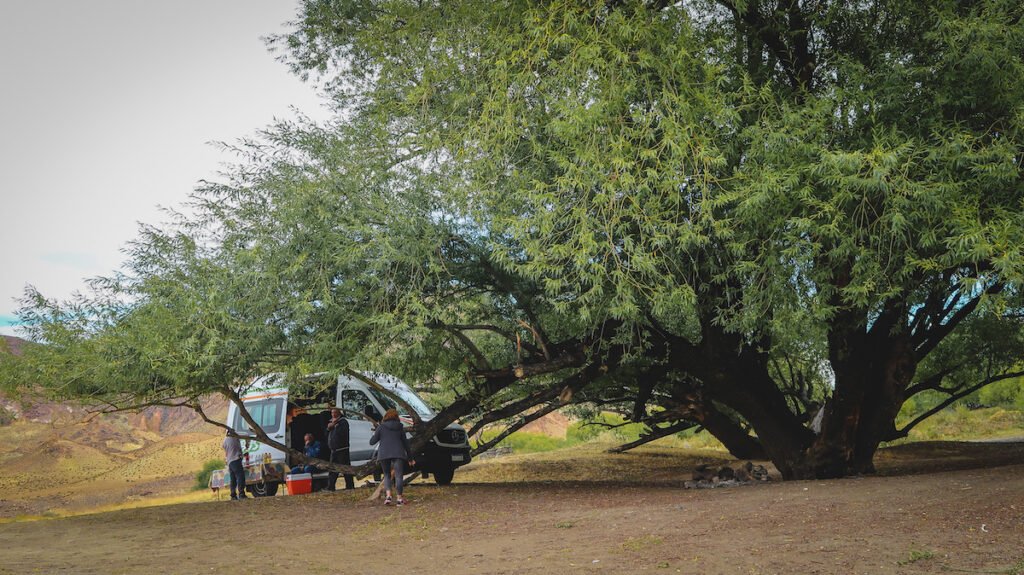 Picnic lunch next to the river on a tour to Piedra Parada 