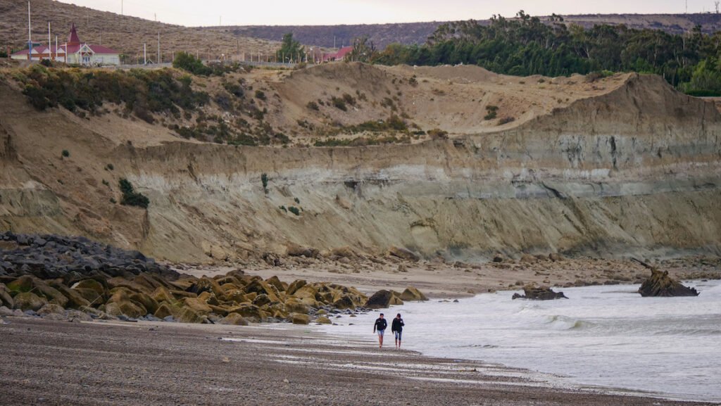 The seaside cliffs of Playa Costanera en Comodoro Rivadavia, Chubut 