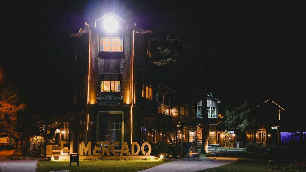 El Mercado is a multi-use space in Villa La Angostura with multiple restaurants, bars and cafes 
