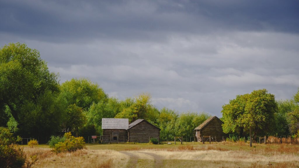 How to reach the Butch Cassidy Ranch in Patagonia - this is the walk through farmland.