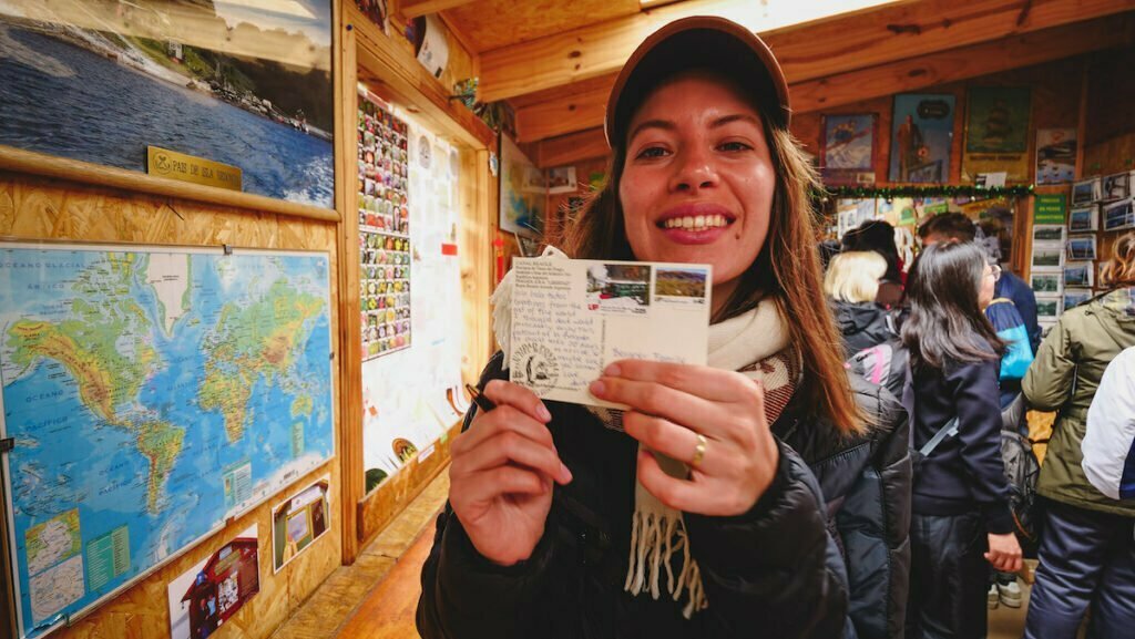 Sending mail from the southernmost post office in Argentina 