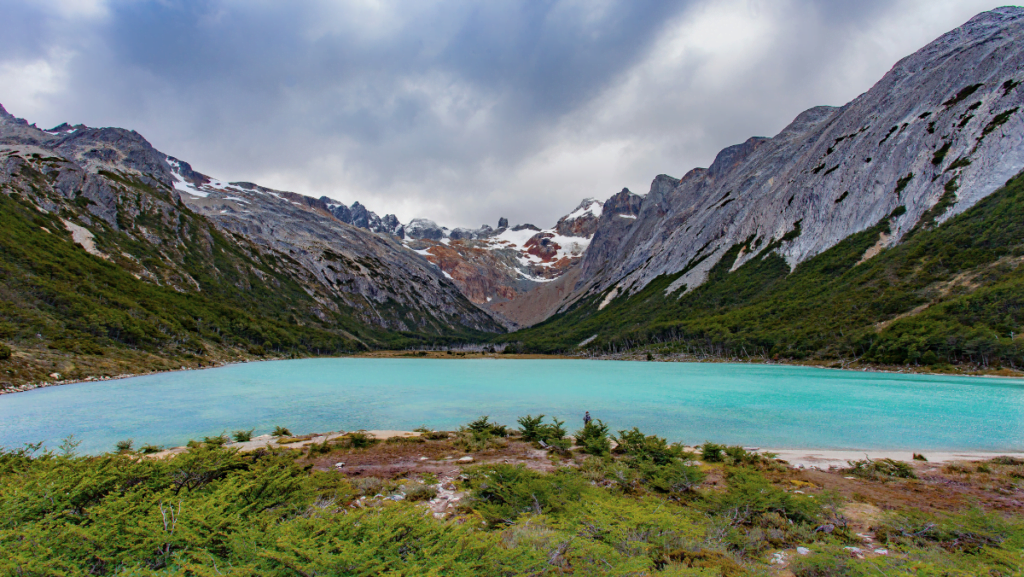 A popular Ushuaia tour for hikers is the trek to Laguna Esmeralda. 