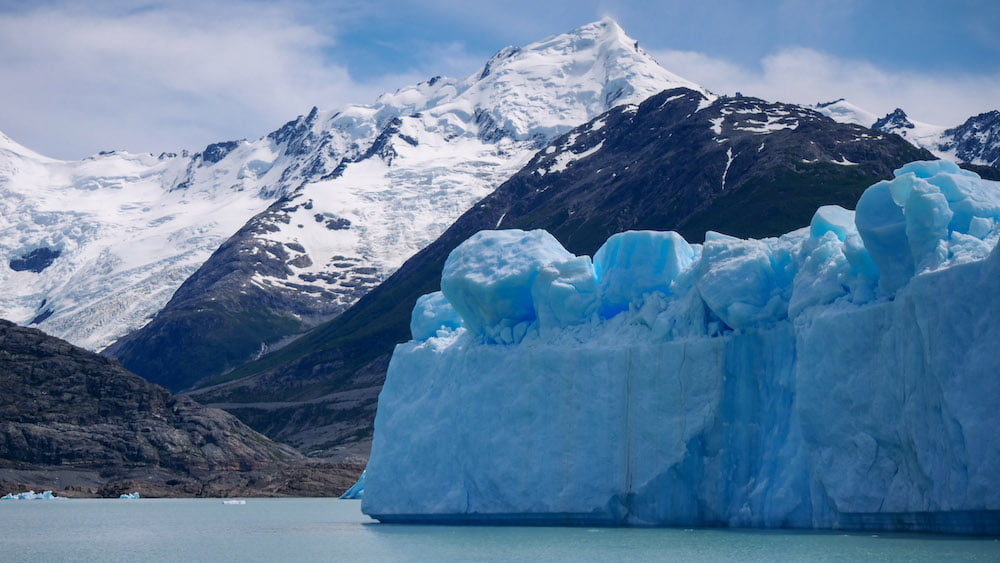 2 days in El Calafate is just enough time to enjoy the icebergs and glaciers in Los Glaciares National Park 