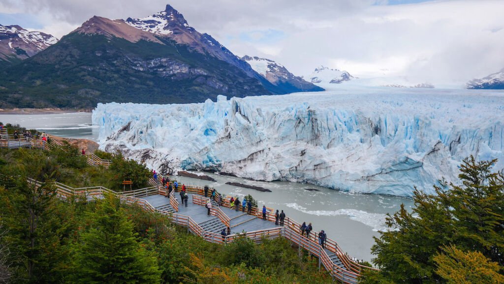Visitors looking at the Perito Moreno Glacier from the balconies and boardwalks. 
