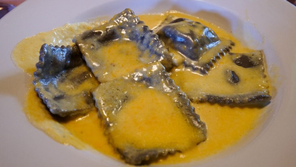 Black ravioli with squid ink and salmon at Kuar 1900 restaurant in Ushuaia 