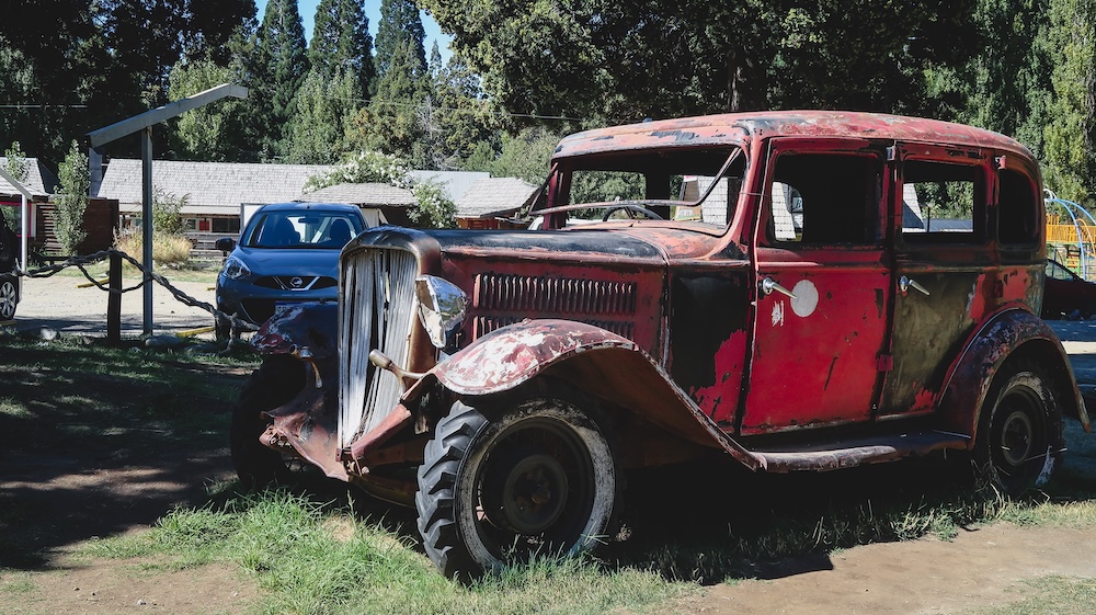 Vintage car parked in Colonia Suiza 