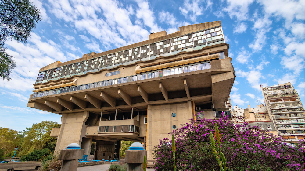 Biblioteca Nacional Mariano Moreno is a library designed in the Brutalist style and it is a lesser-known attraction in Recoleta neighbourhood.
