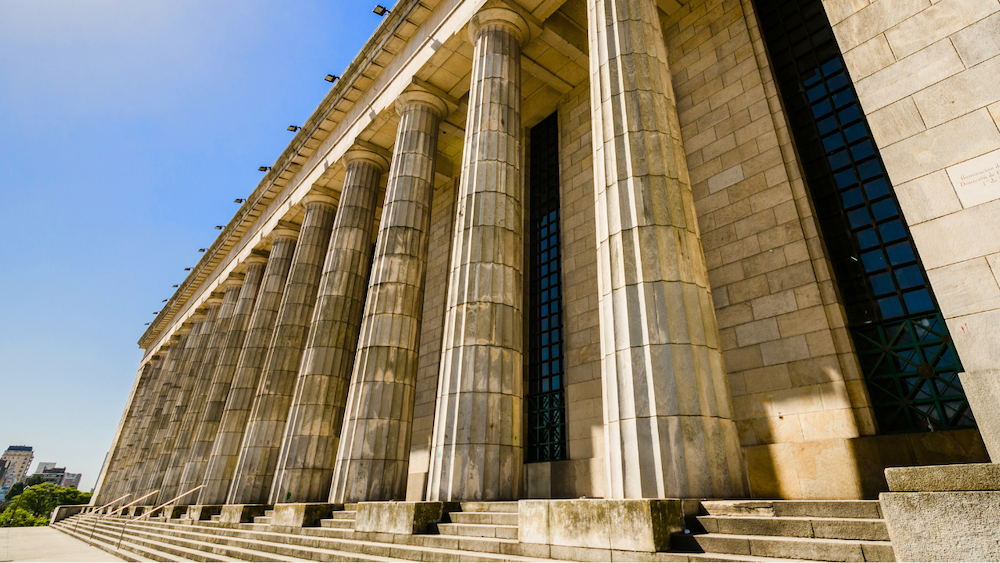 The Facultad de Derecho or the Law Faculty is a prominent landmark in the neighbourhood of Recoleta, and it is recognizable by its large columns.