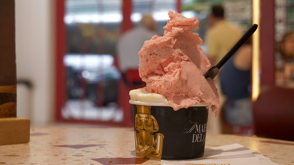 Lucciano's is an award winning ice cream shop in Puerto Madero, and I ordered strawberry and coconut gelato.
