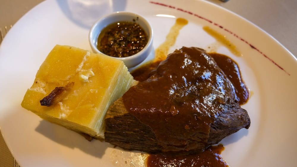 Beef brisket and potatoes at Restaurant Puerto Blest