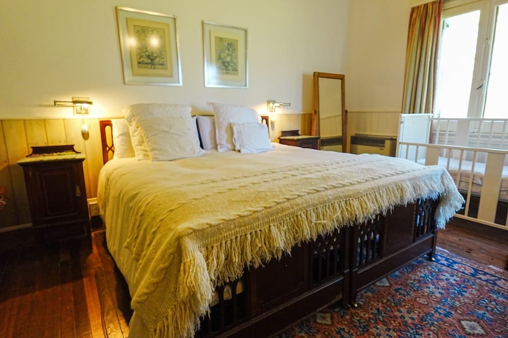 Double room featuring a King-sized bed and a crib for our toddler.