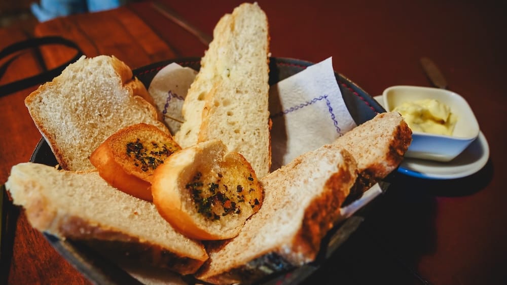 Bread basket at Gwalia Lan Resto in Gaiman