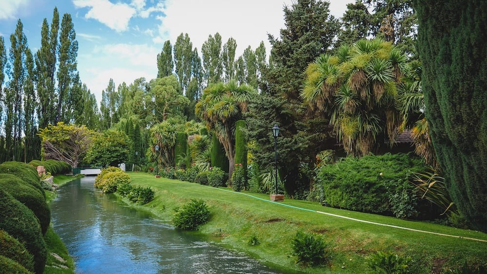 Green canal with running water in Gaiman.